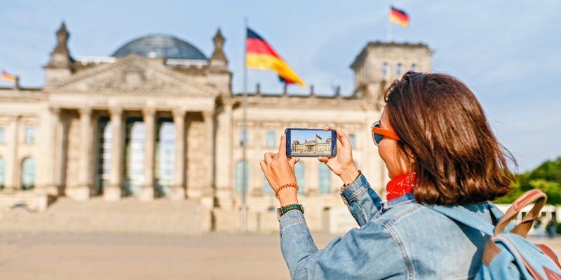 Lady taking photo at Reichstag Berlin